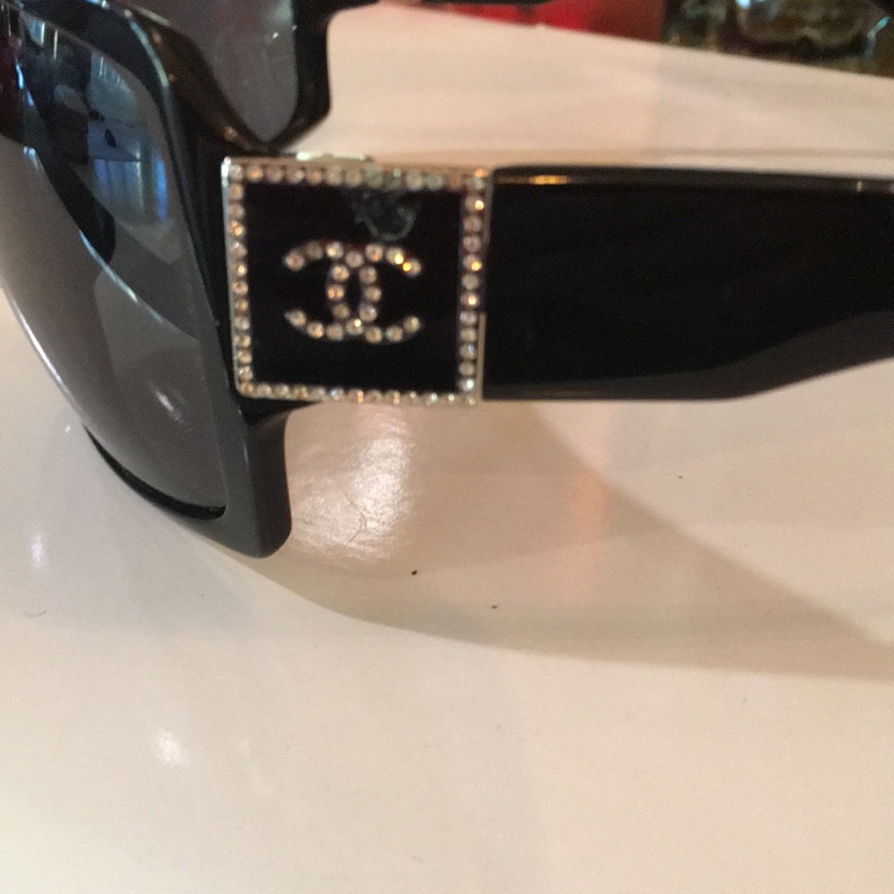 Chanel sunglasses - Picture 2 of 7
